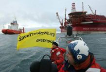 Greenpeace occupies Russian oil rig