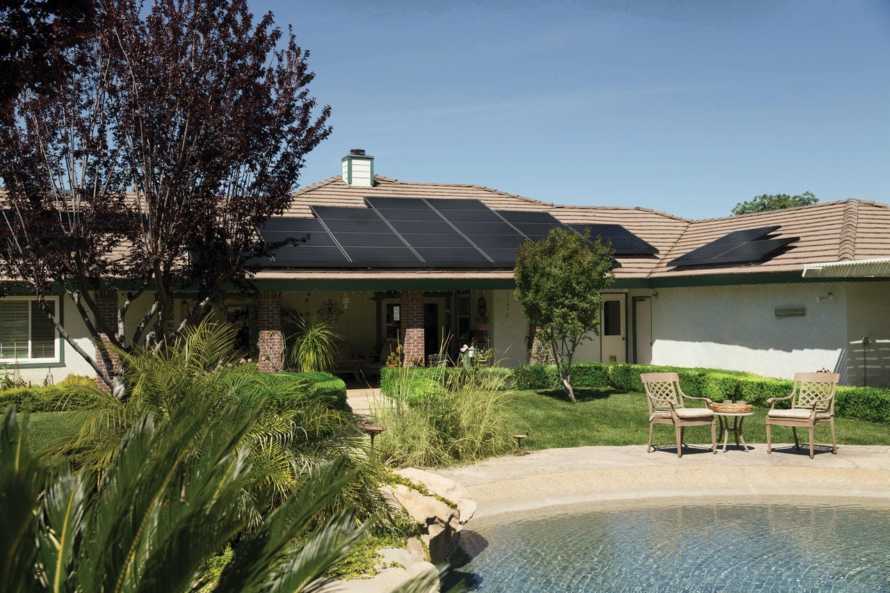  rendre la maison écologique en installant des panneaux solaires 