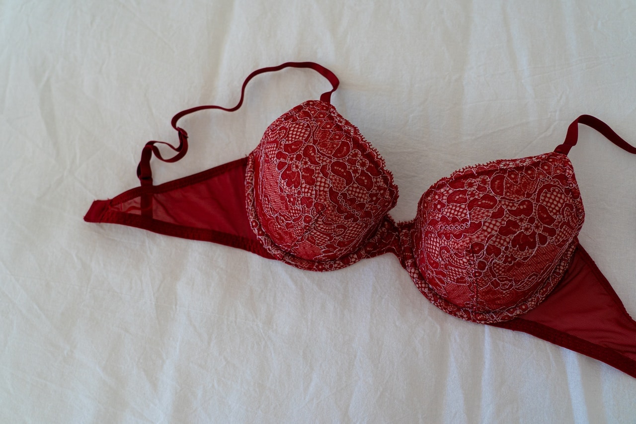 What to Do With Old Bras: 3 Ideas