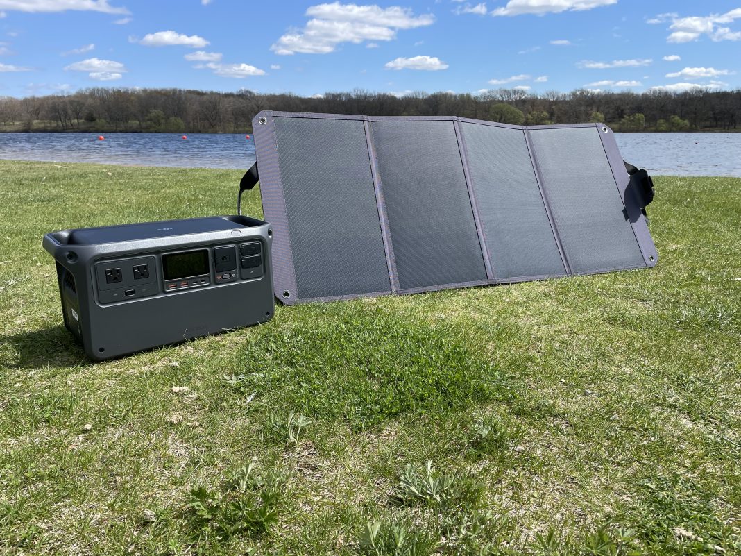 DJI power 1000 power station and solar panels