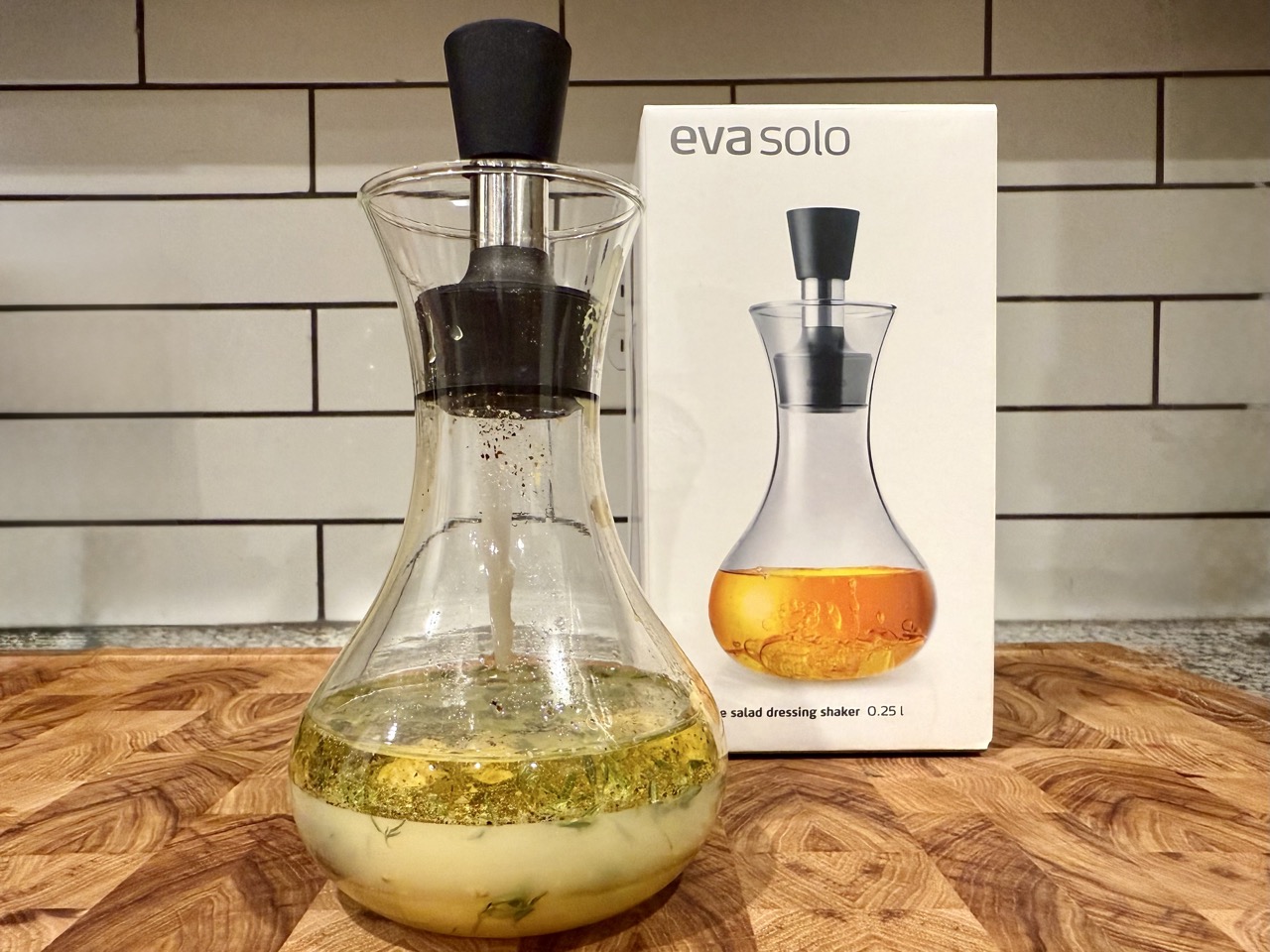 EVa solo dressing shaker